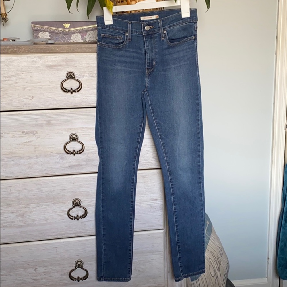 Levi’s Women’s Slimming Skinny Jean W28 L30